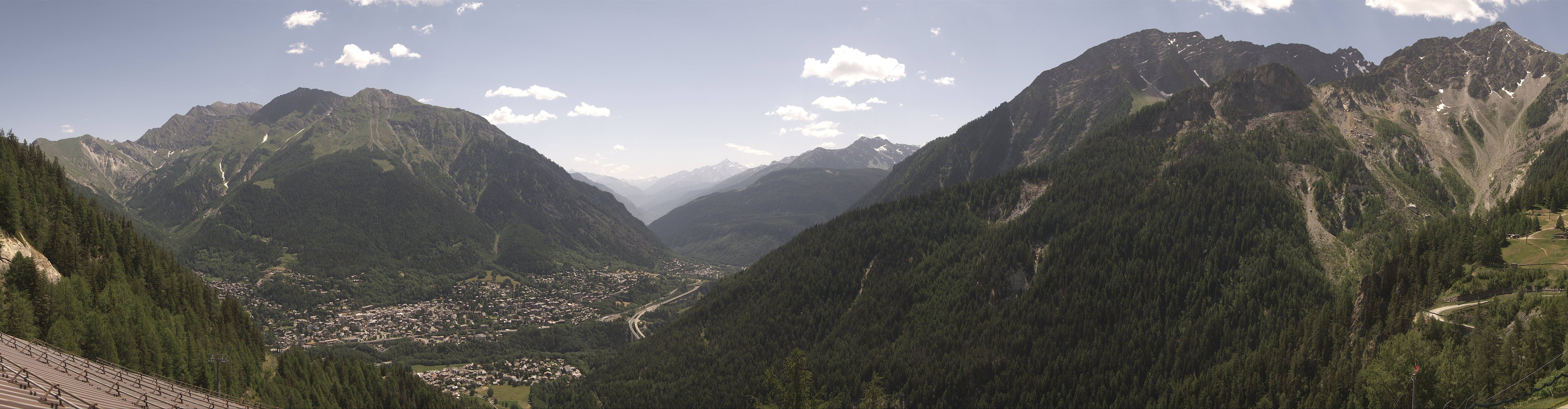 Archived image Webcam Panorama over Checrouit Courmayeur