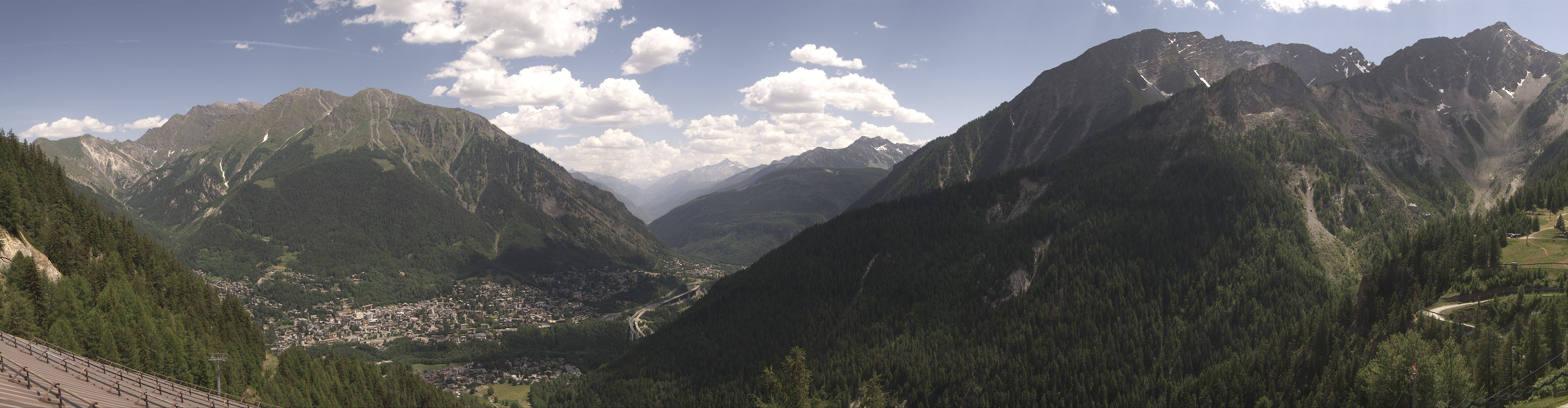 Archived image Webcam Panorama over Checrouit Courmayeur