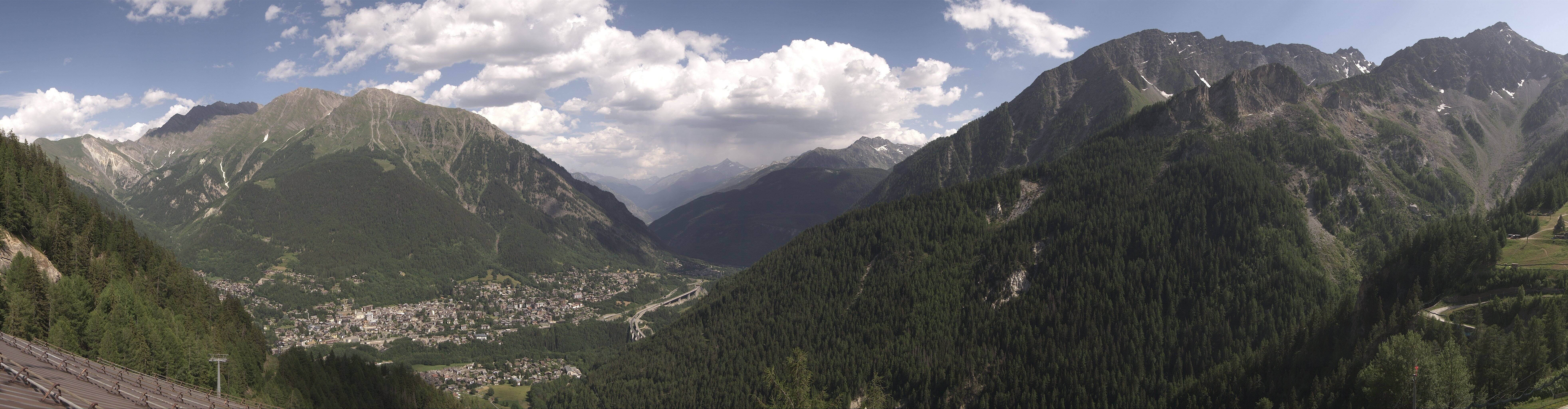 Archived image Webcam Panorama over Checrouit Courmayeur