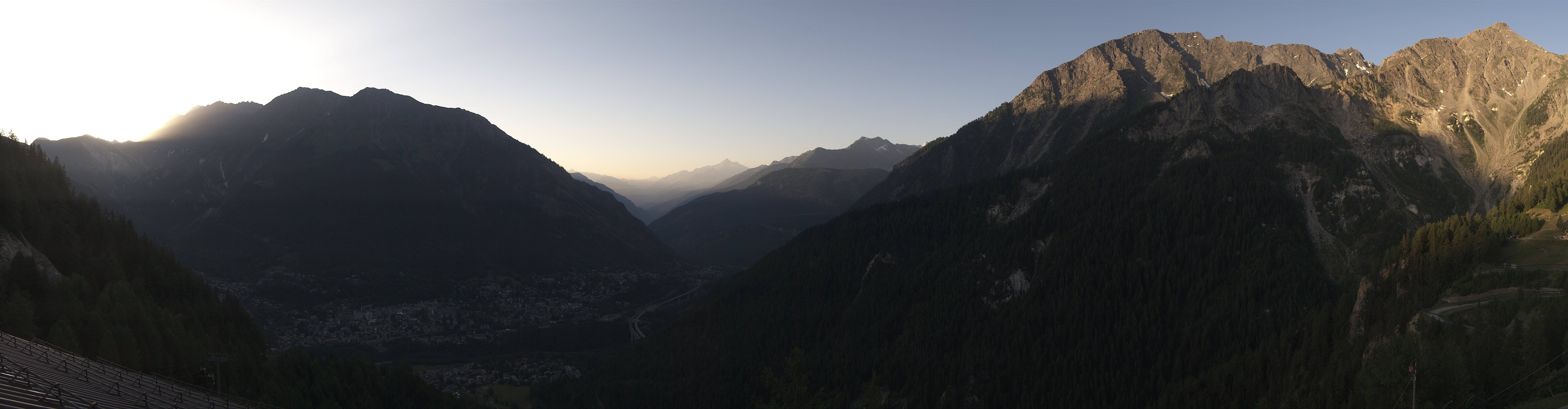 Archiv Foto Webcam Checrouit Panoramablick, Courmayeur