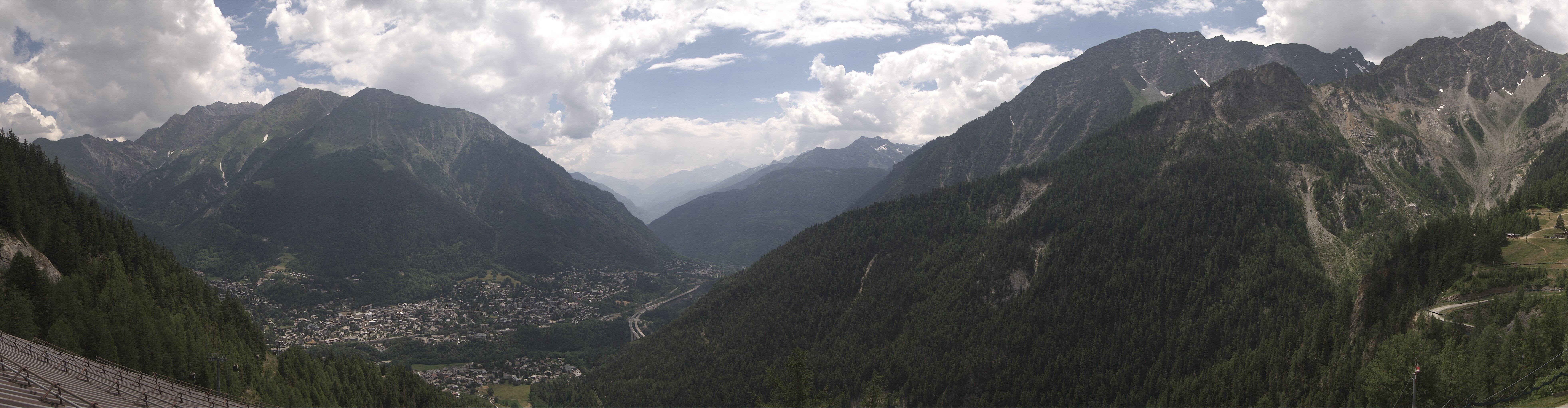 Archiv Foto Webcam Checrouit Panoramablick, Courmayeur