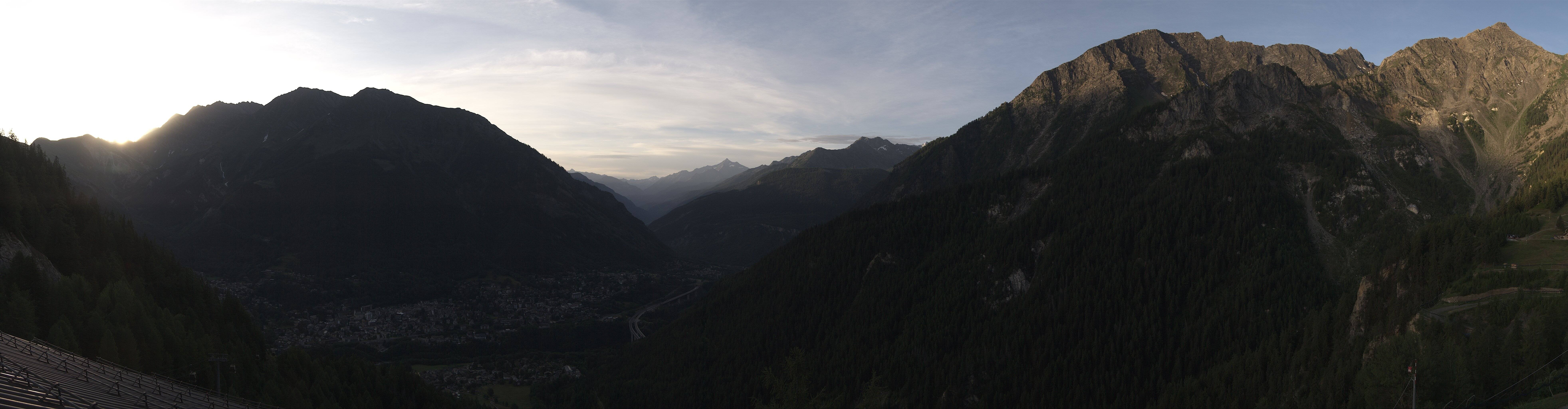 Archiv Foto Webcam Checrouit Panoramablick, Courmayeur
