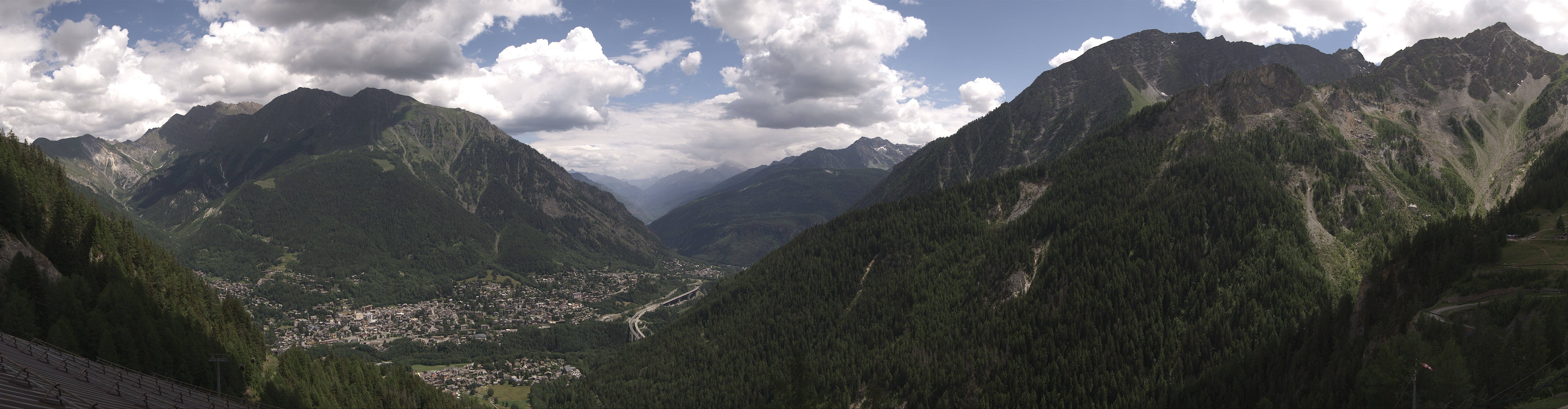 Archiv Foto Webcam Checrouit Panoramablick, Courmayeur
