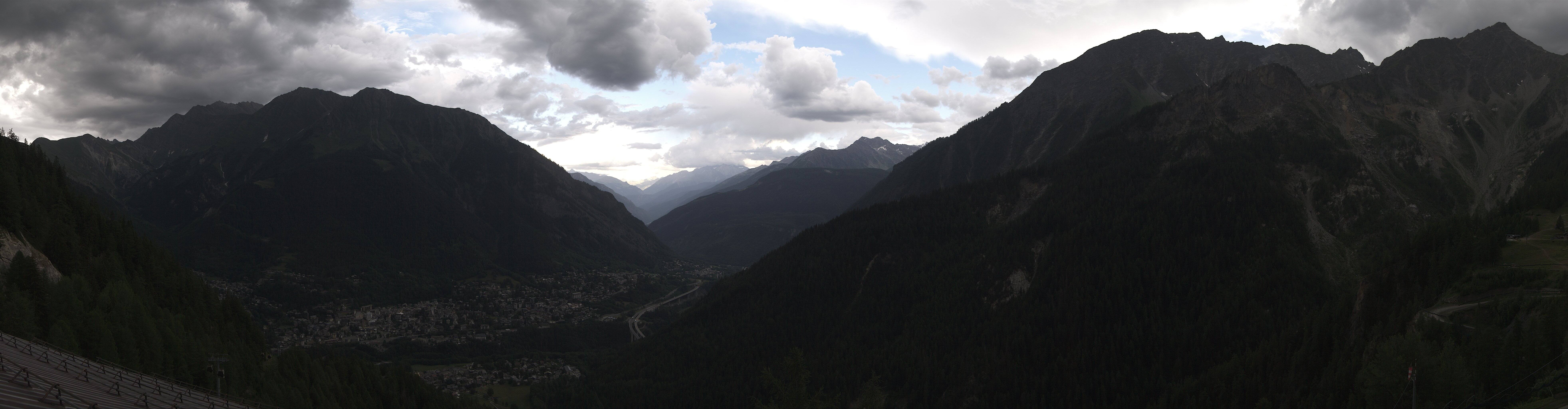 Archiv Foto Webcam Checrouit Panoramablick, Courmayeur