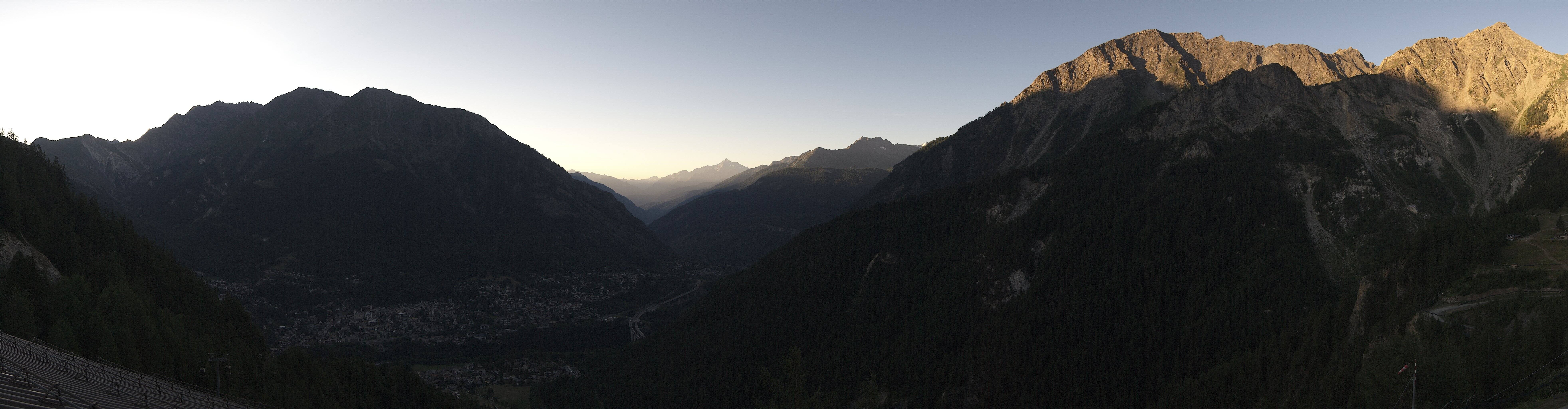 Archiv Foto Webcam Checrouit Panoramablick, Courmayeur