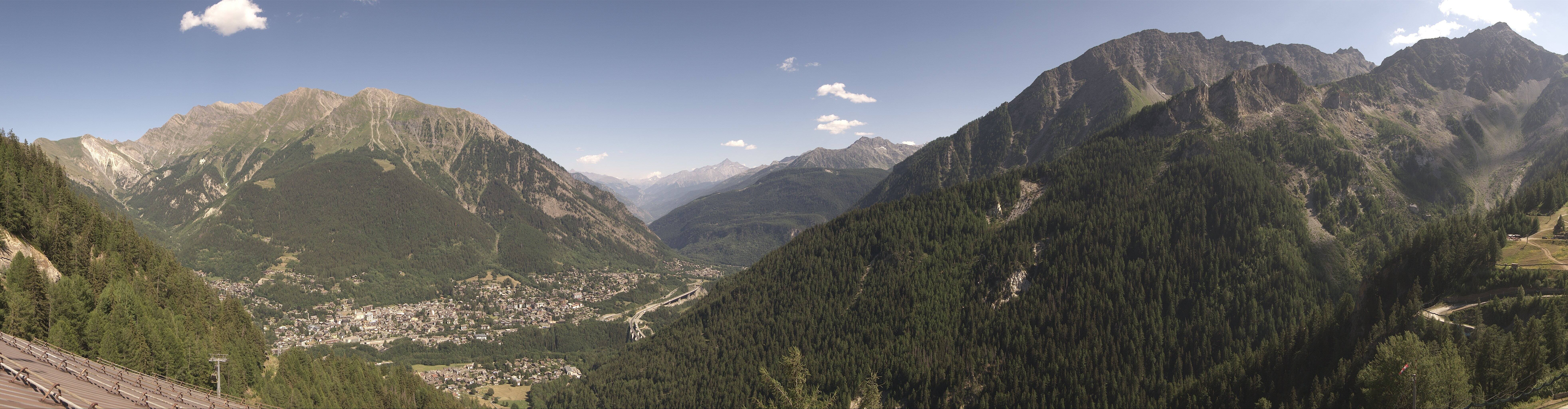Archiv Foto Webcam Checrouit Panoramablick, Courmayeur