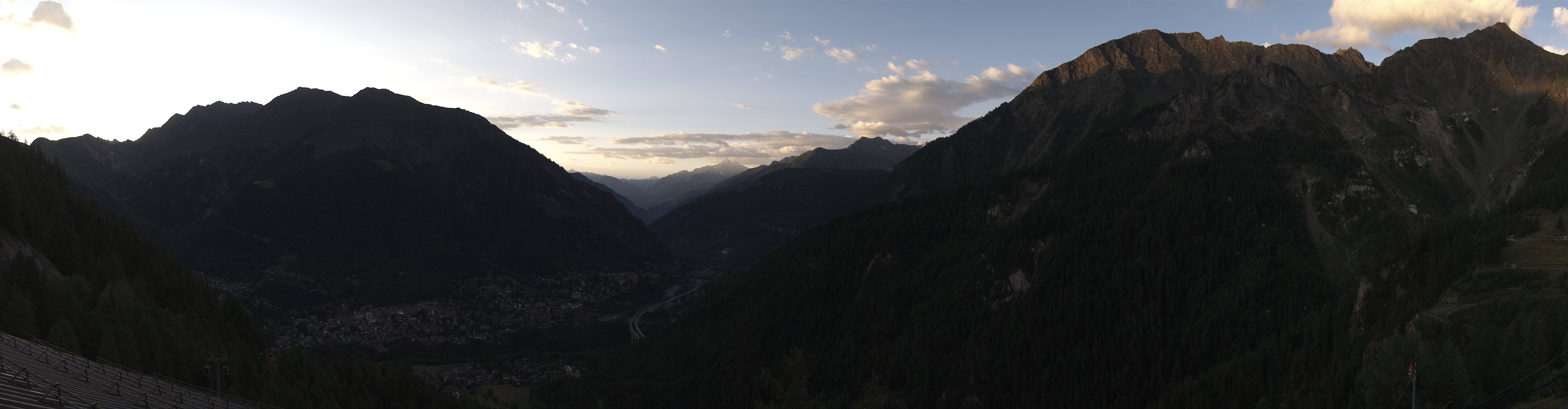 Archived image Webcam Panorama over Checrouit Courmayeur