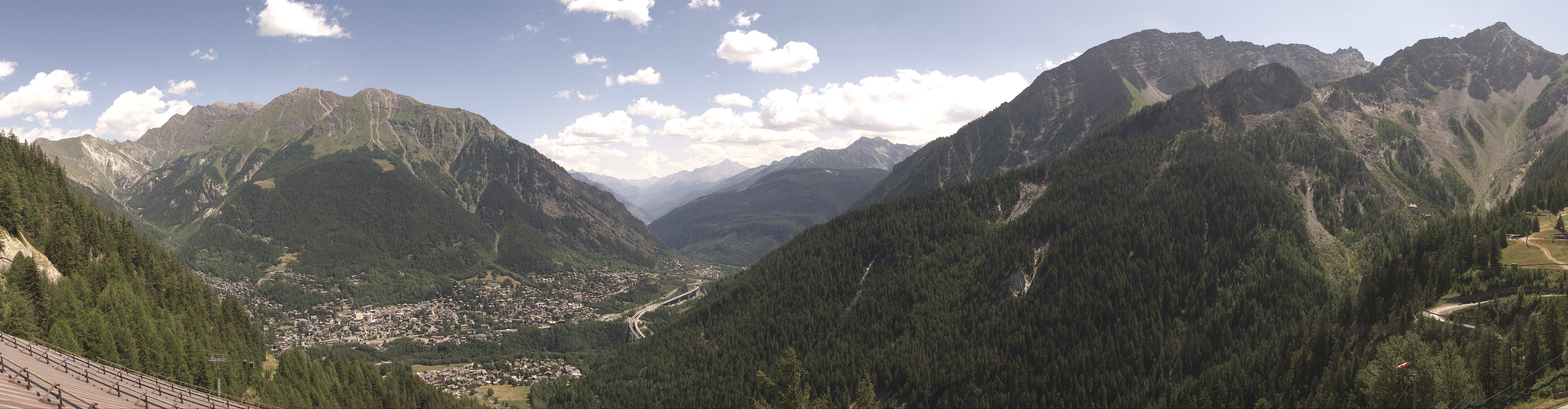 Archiv Foto Webcam Checrouit Panoramablick, Courmayeur