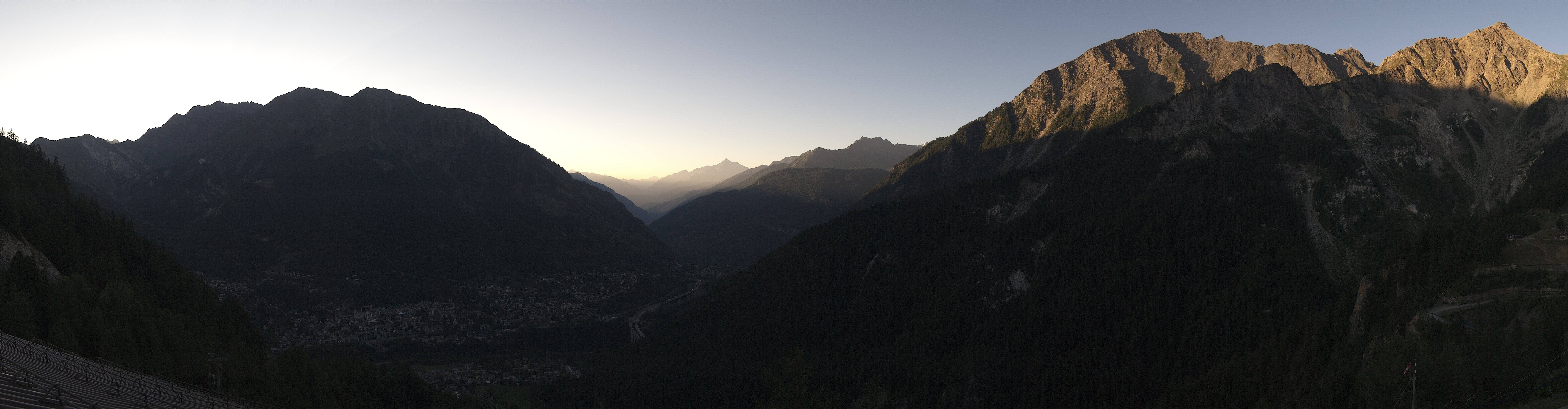 Archived image Webcam Panorama over Checrouit Courmayeur