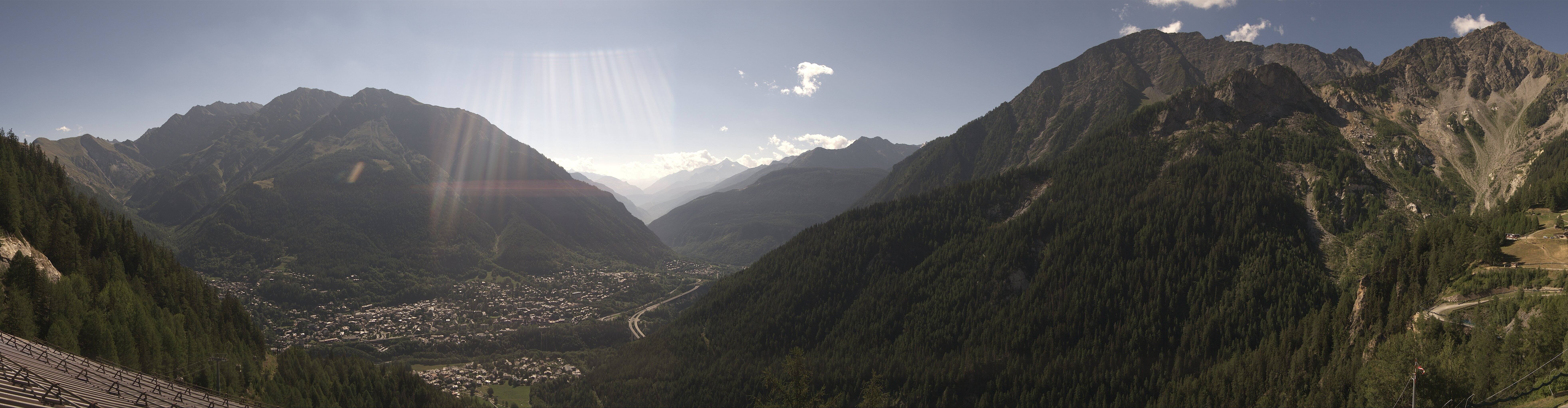 Archived image Webcam Panorama over Checrouit Courmayeur