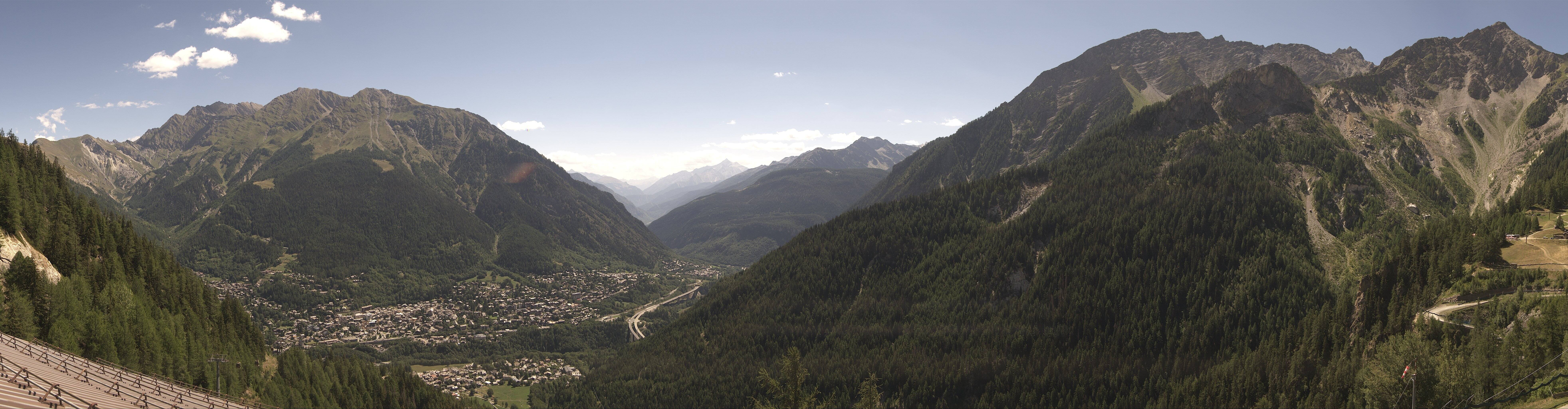 Archived image Webcam Panorama over Checrouit Courmayeur
