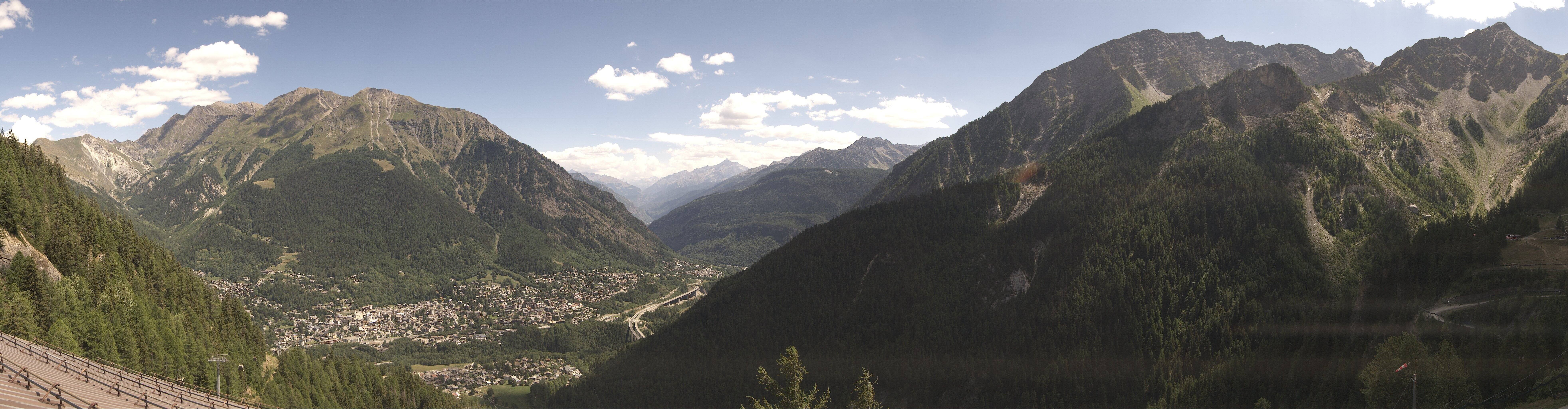 Archived image Webcam Panorama over Checrouit Courmayeur