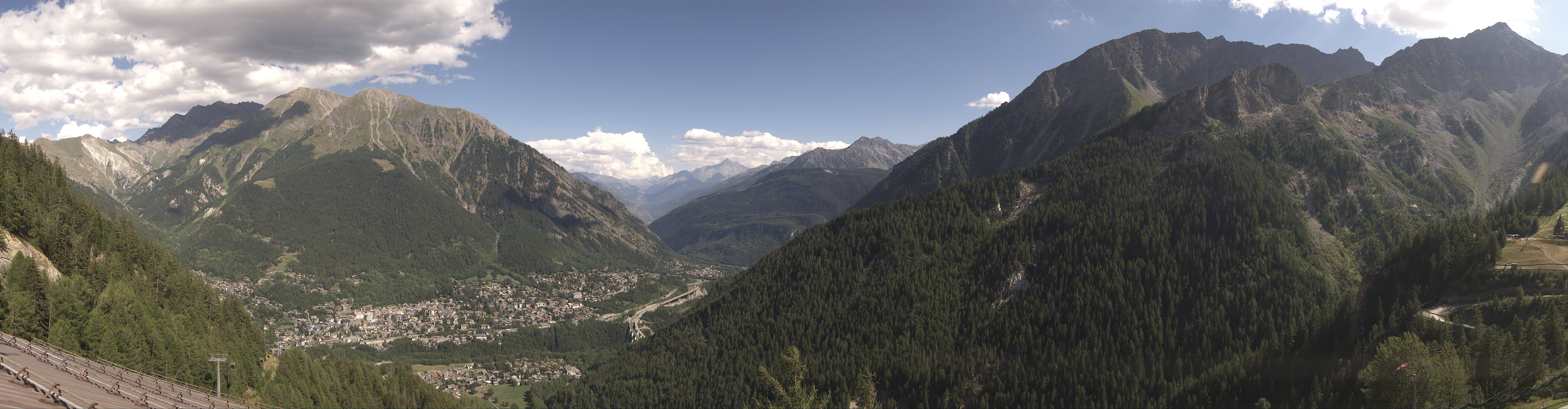 Archived image Webcam Panorama over Checrouit Courmayeur