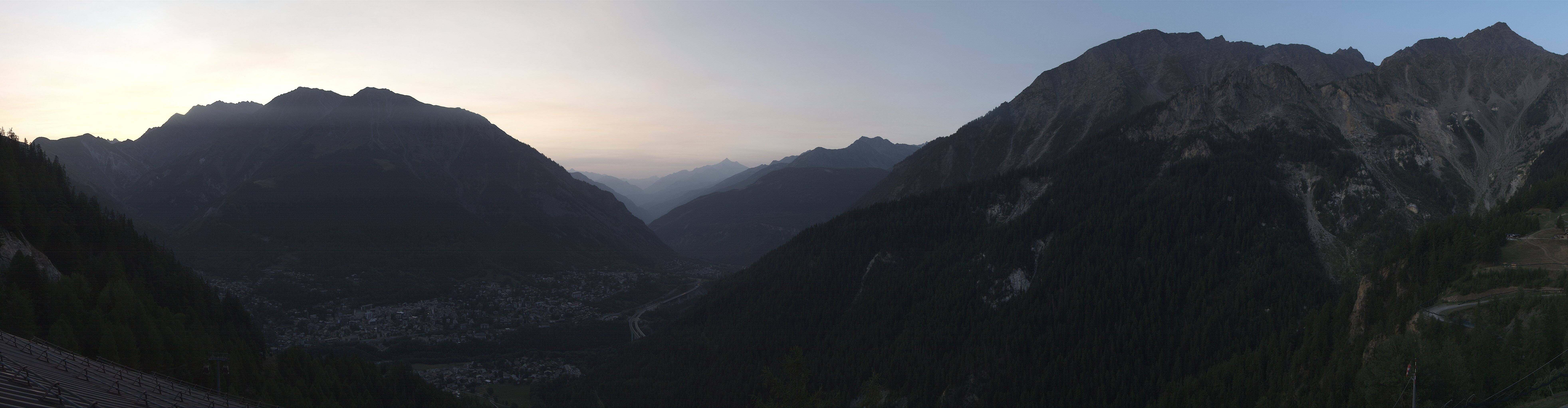 Archiv Foto Webcam Checrouit Panoramablick, Courmayeur