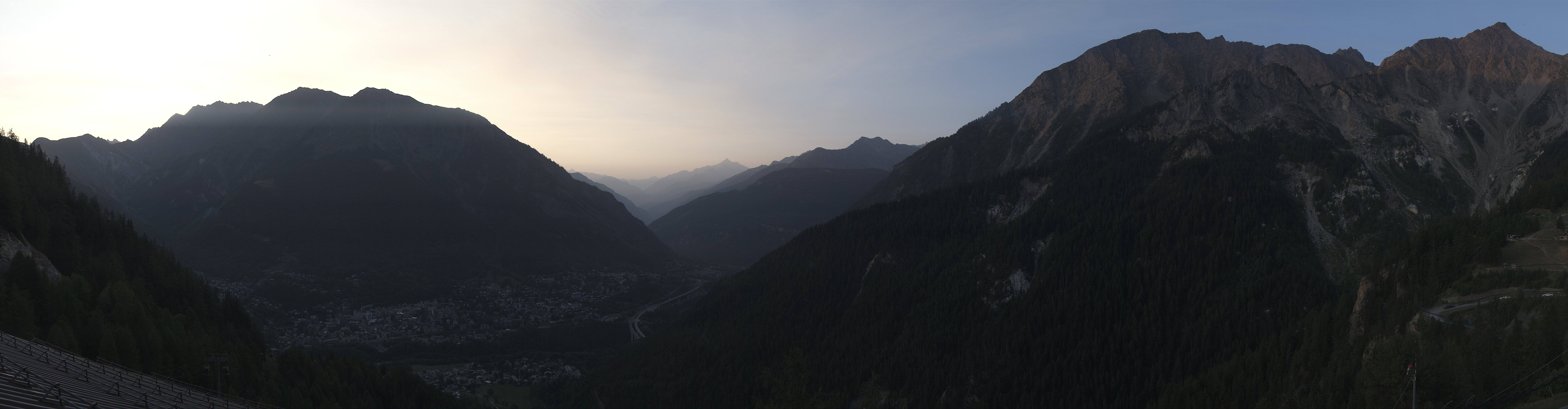 Archiv Foto Webcam Checrouit Panoramablick, Courmayeur