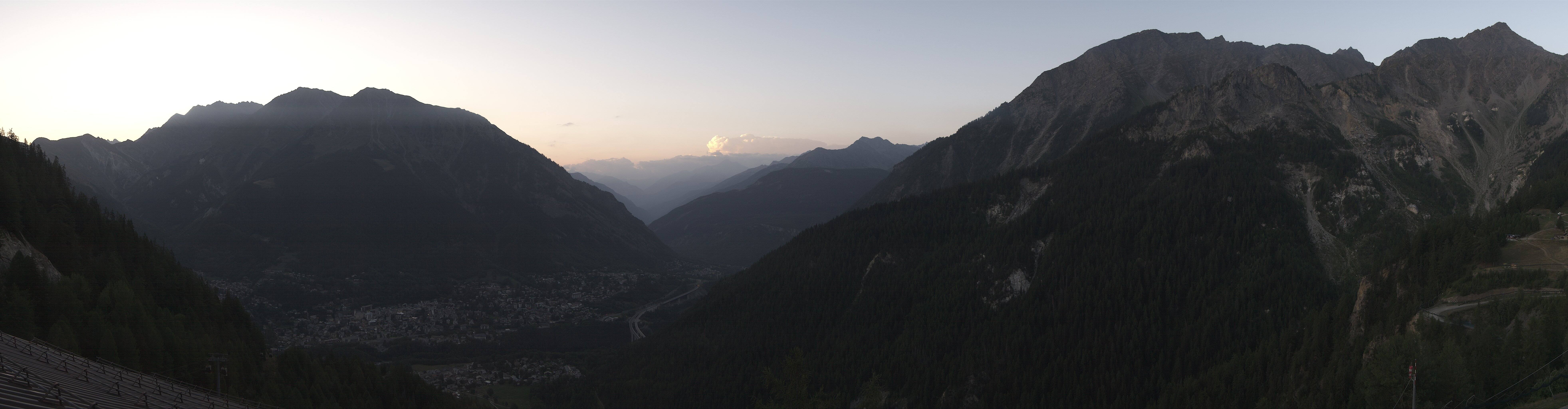 Archiv Foto Webcam Checrouit Panoramablick, Courmayeur