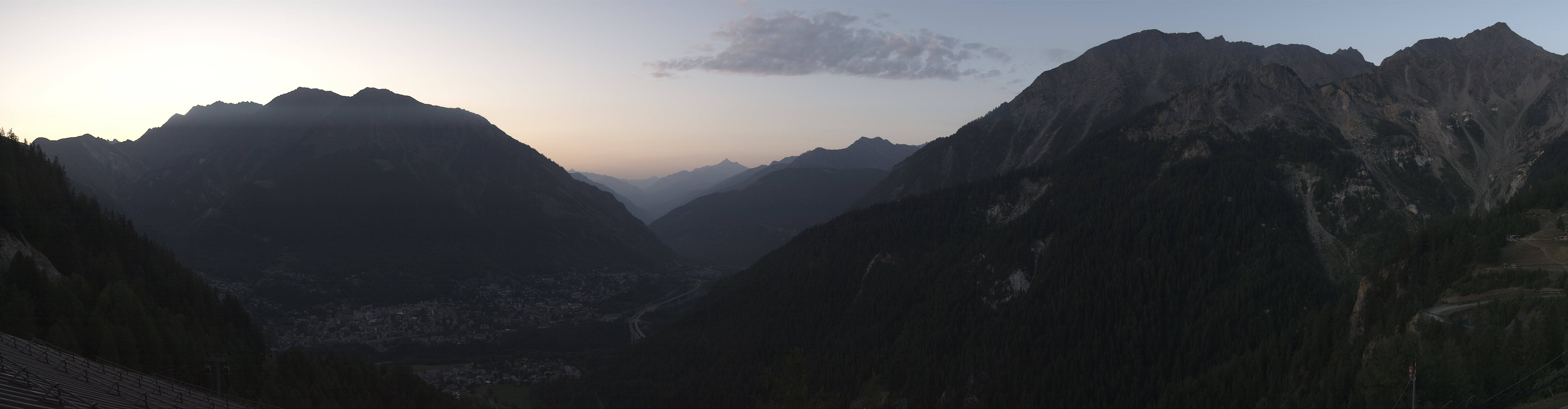 Archiv Foto Webcam Checrouit Panoramablick, Courmayeur