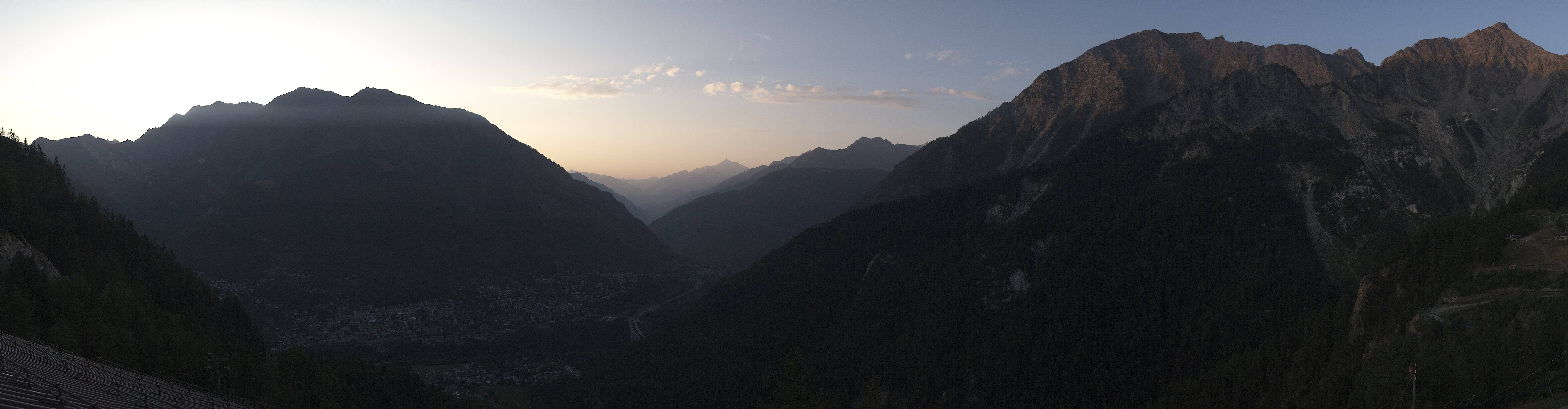 Archiv Foto Webcam Checrouit Panoramablick, Courmayeur
