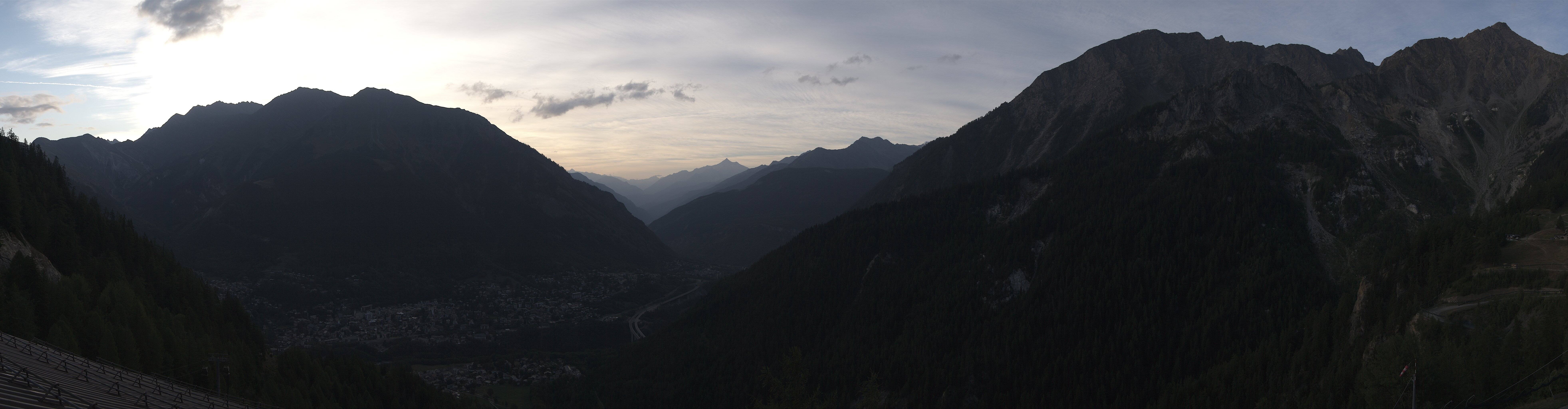 Archiv Foto Webcam Checrouit Panoramablick, Courmayeur