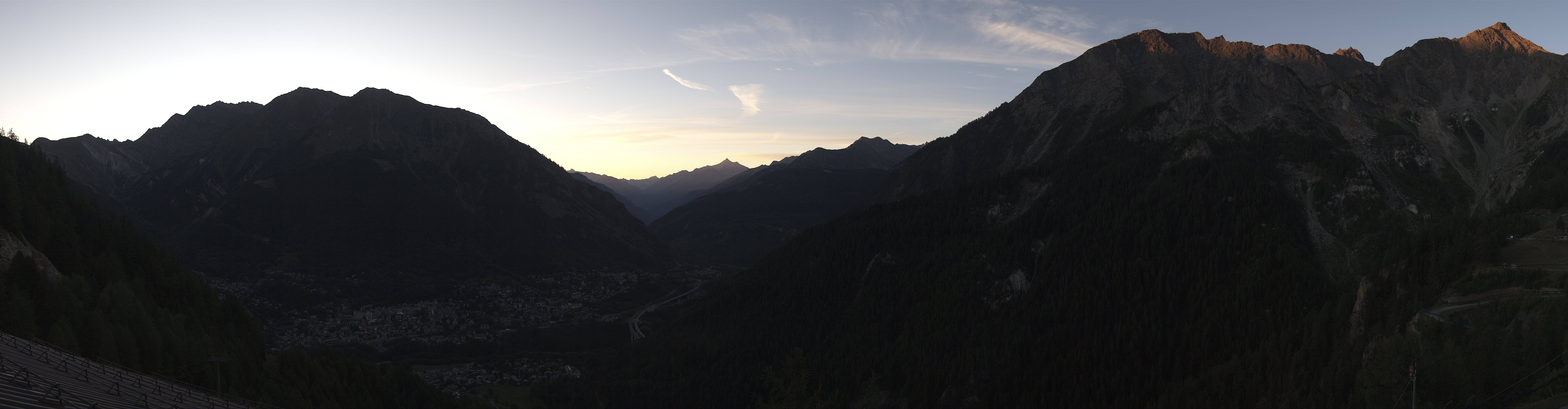 Archived image Webcam Panorama over Checrouit Courmayeur