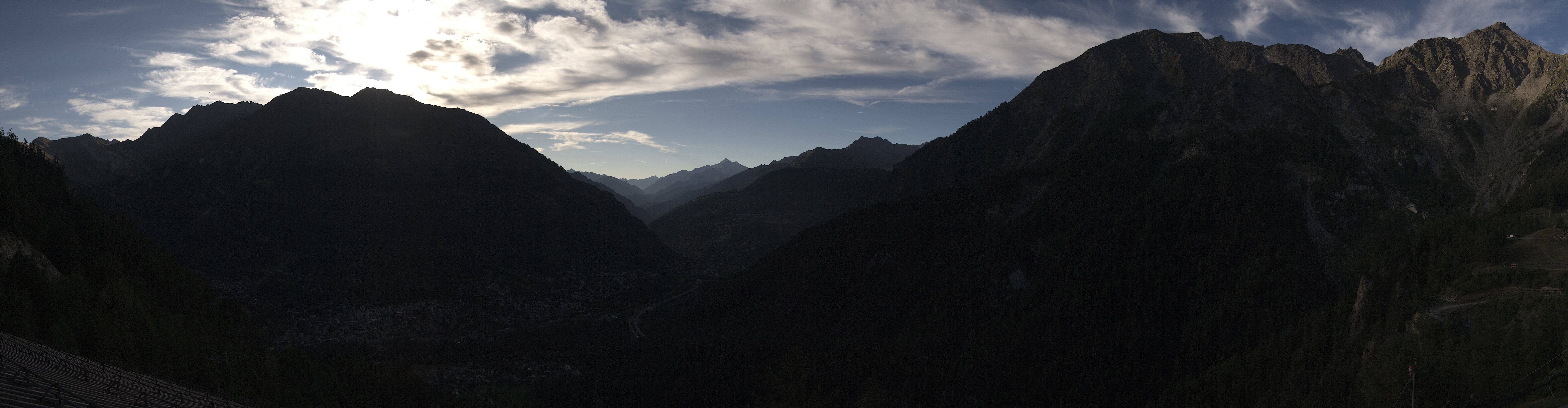Archived image Webcam Panorama over Checrouit Courmayeur