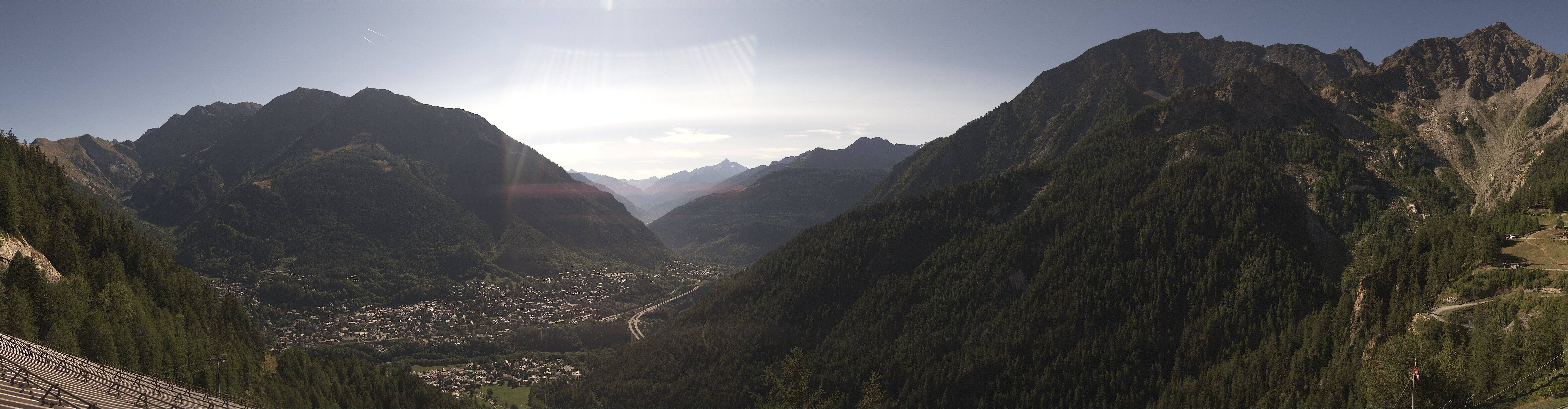 Archived image Webcam Panorama over Checrouit Courmayeur