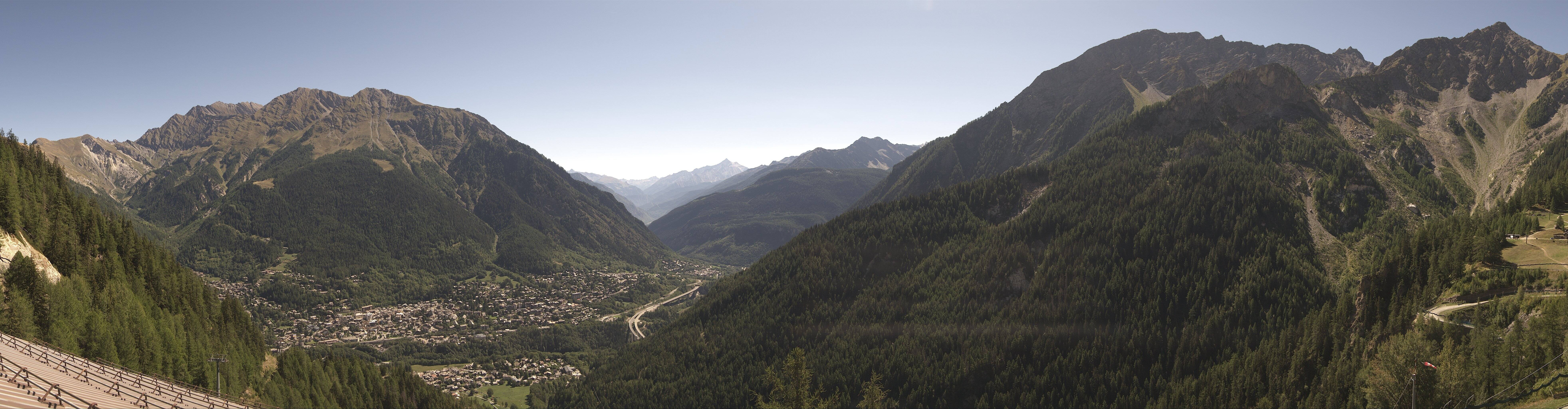 Archived image Webcam Panorama over Checrouit Courmayeur