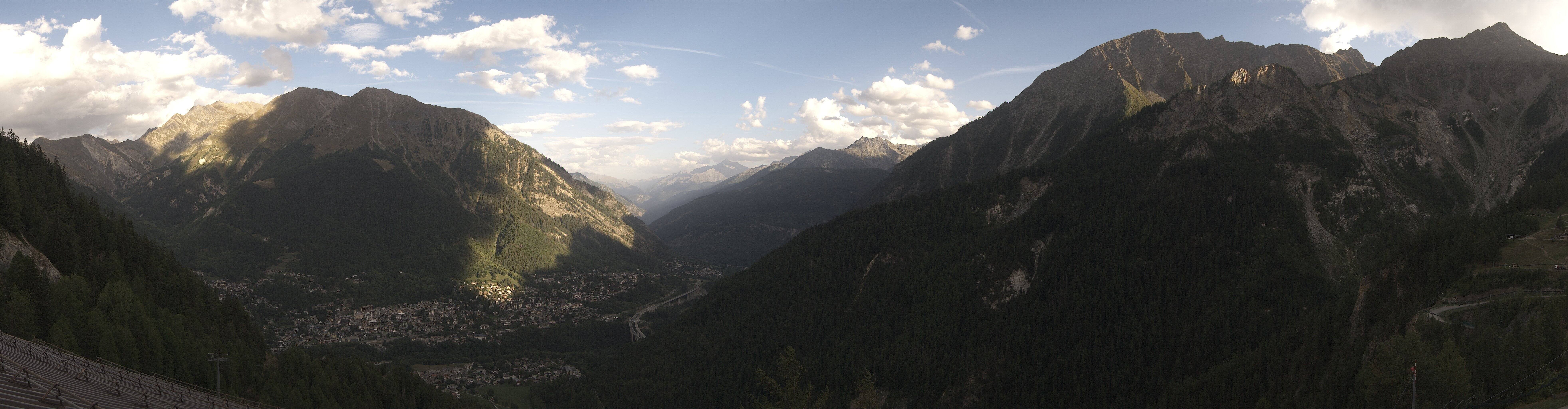 Archiv Foto Webcam Checrouit Panoramablick, Courmayeur