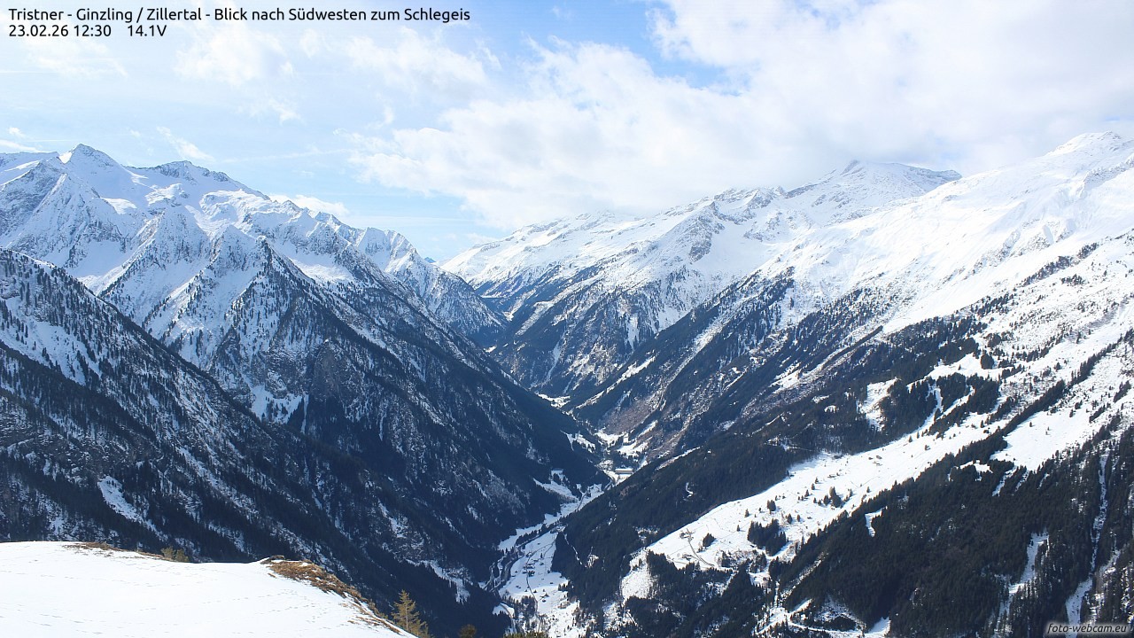 Archived image Webcam Tristner/ Zillertal - View to Grinberg