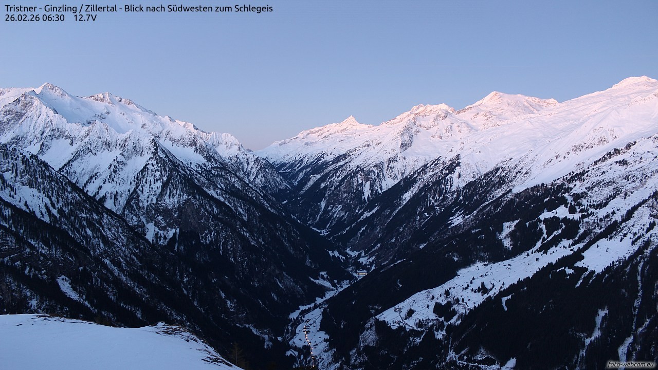 Archived image Webcam Tristner/ Zillertal - View to Grinberg