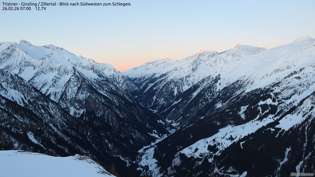 Archived image Webcam Tristner/ Zillertal - View to Grinberg