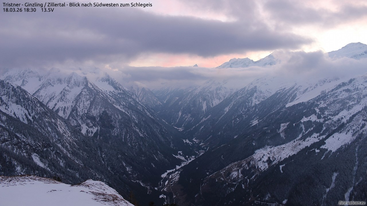 Archived image Webcam Tristner/ Zillertal - View to Grinberg