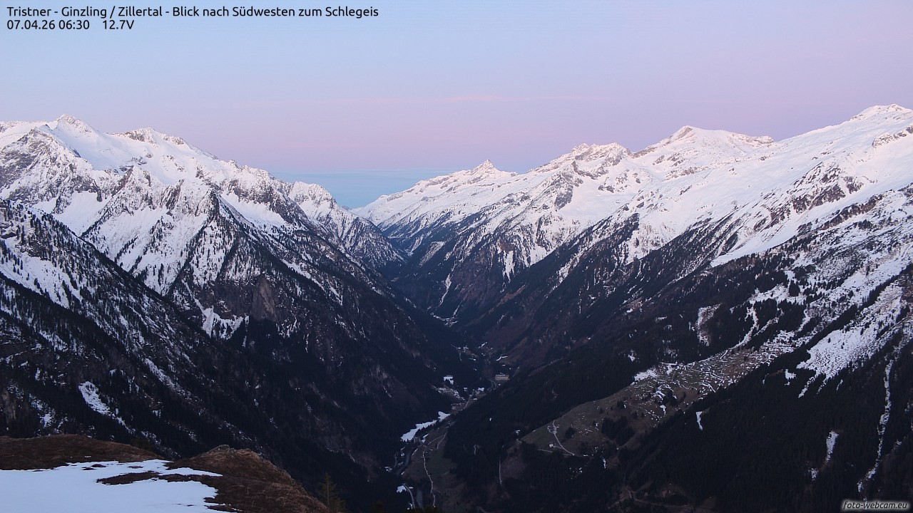 Archived image Webcam Tristner/ Zillertal - View to Grinberg