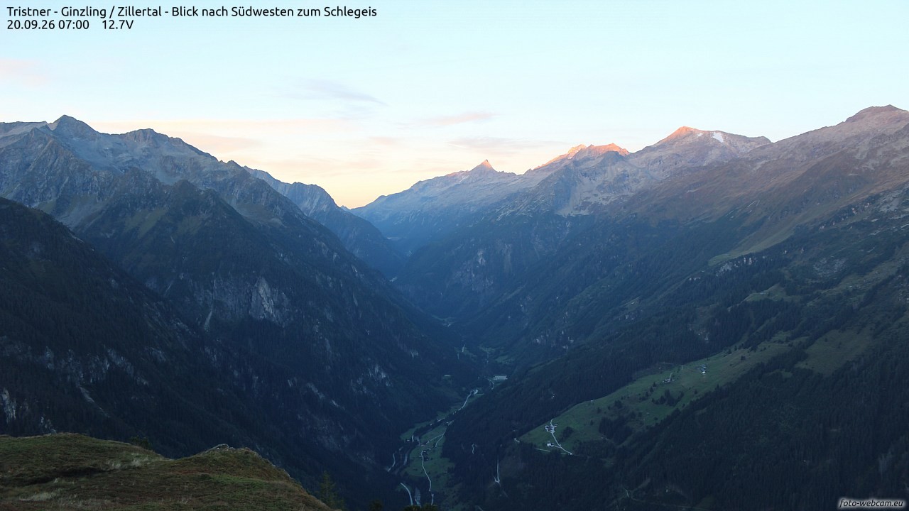 Archived image Webcam Tristner/ Zillertal - View to Grinberg