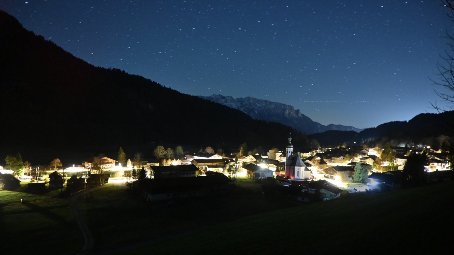 Archived image Webcam View to Sachrang