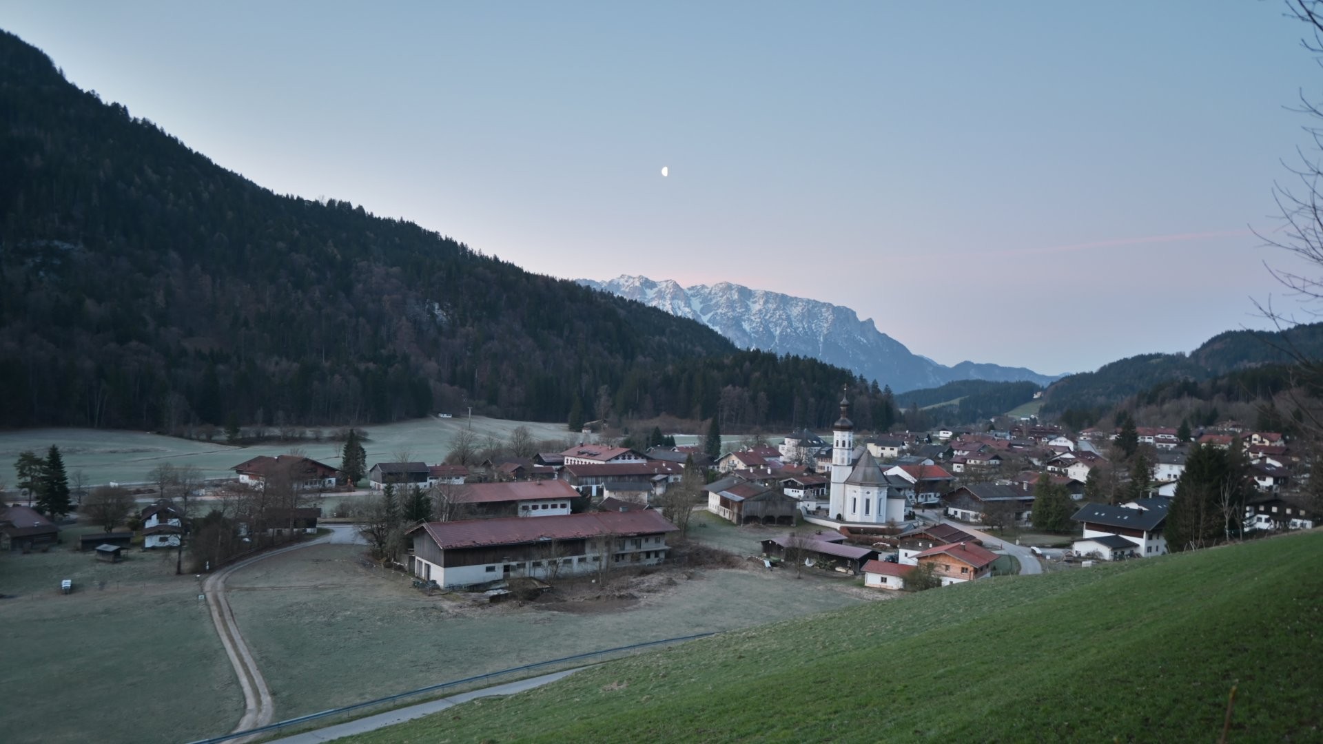 Archived image Webcam View to Sachrang