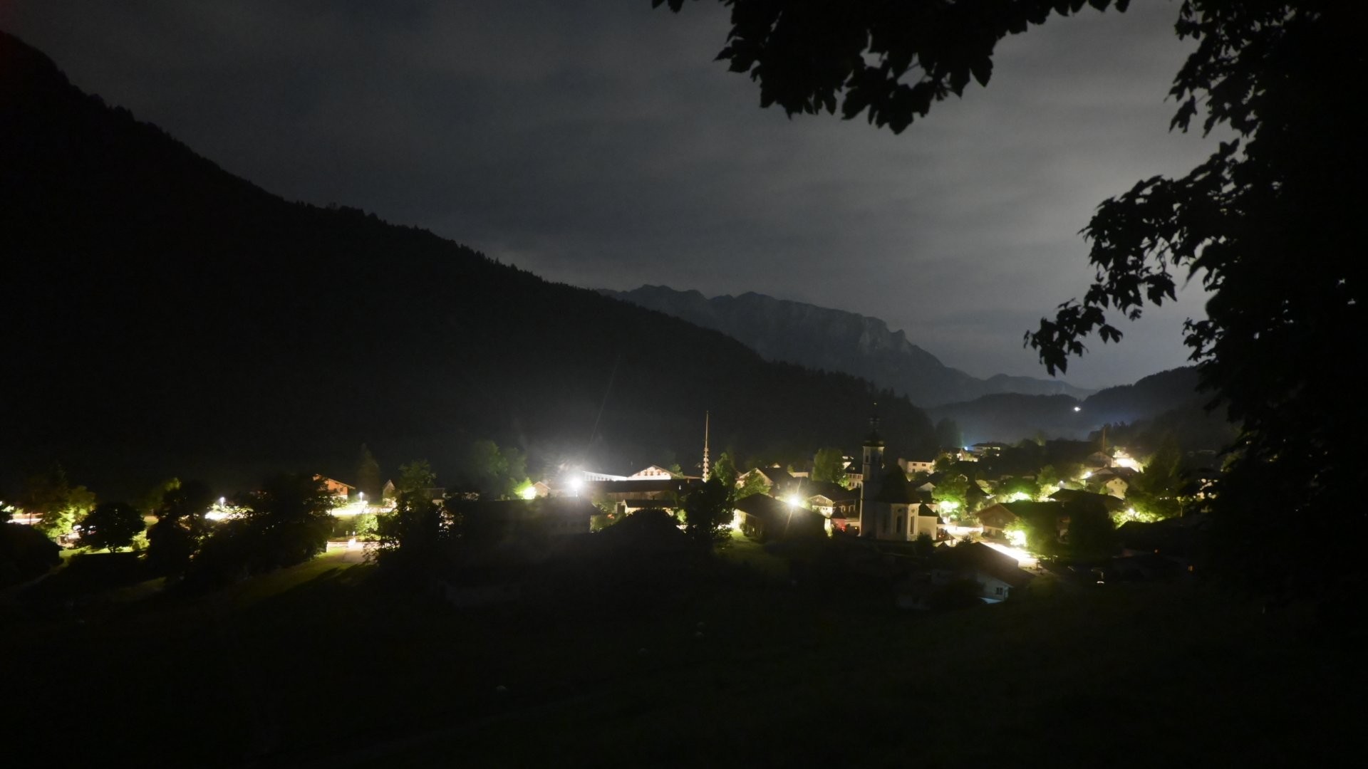 Archived image Webcam View to Sachrang