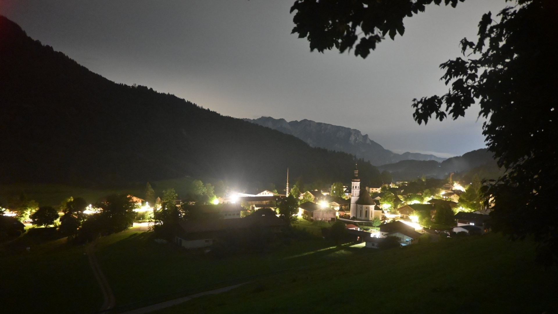 Archived image Webcam View to Sachrang