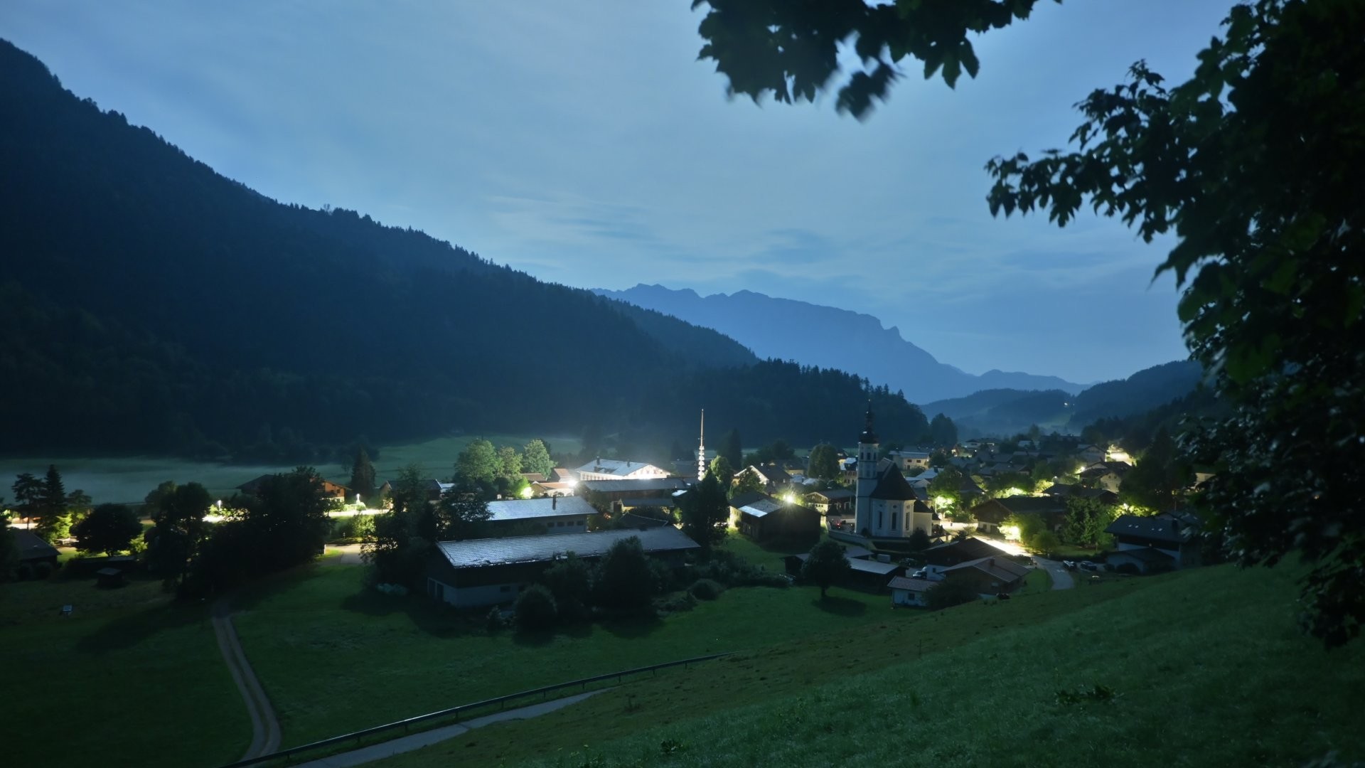 Archived image Webcam View to Sachrang