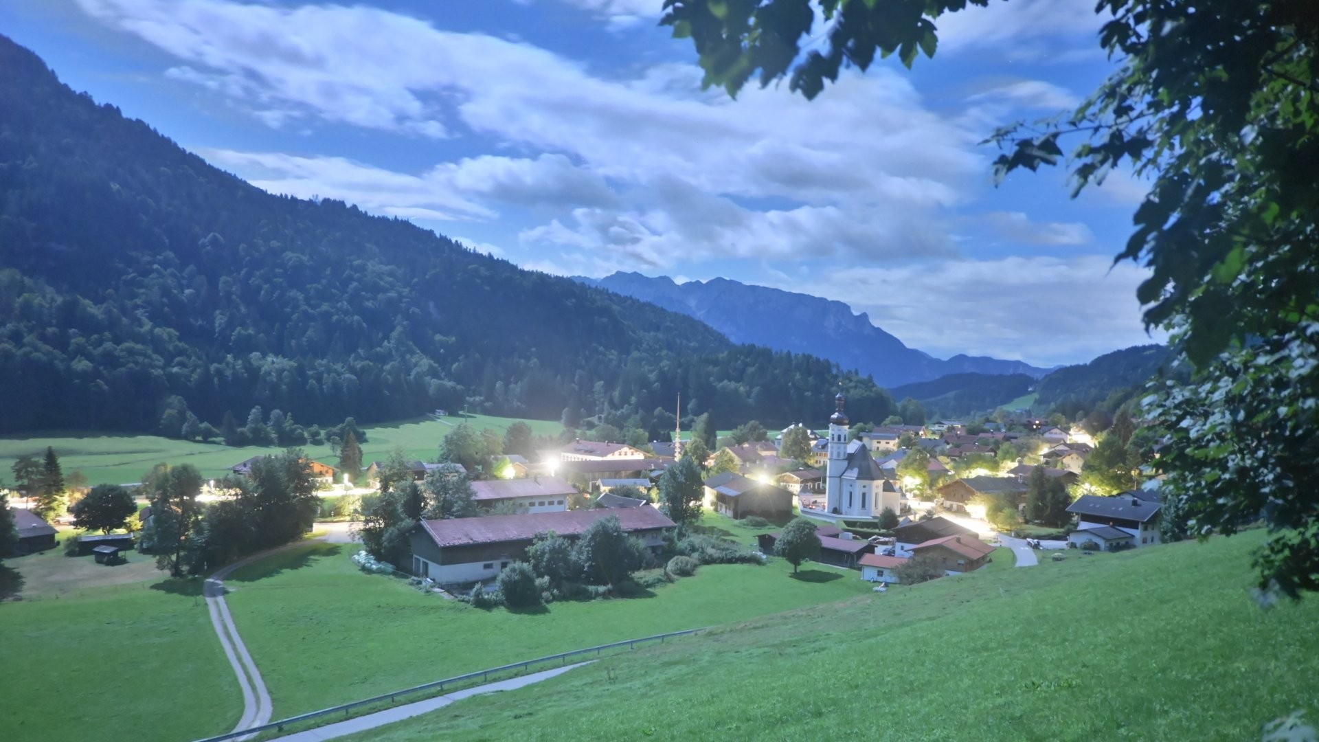 Archiv Foto Webcam Sachrang-Blick über Bergsteigerdorf