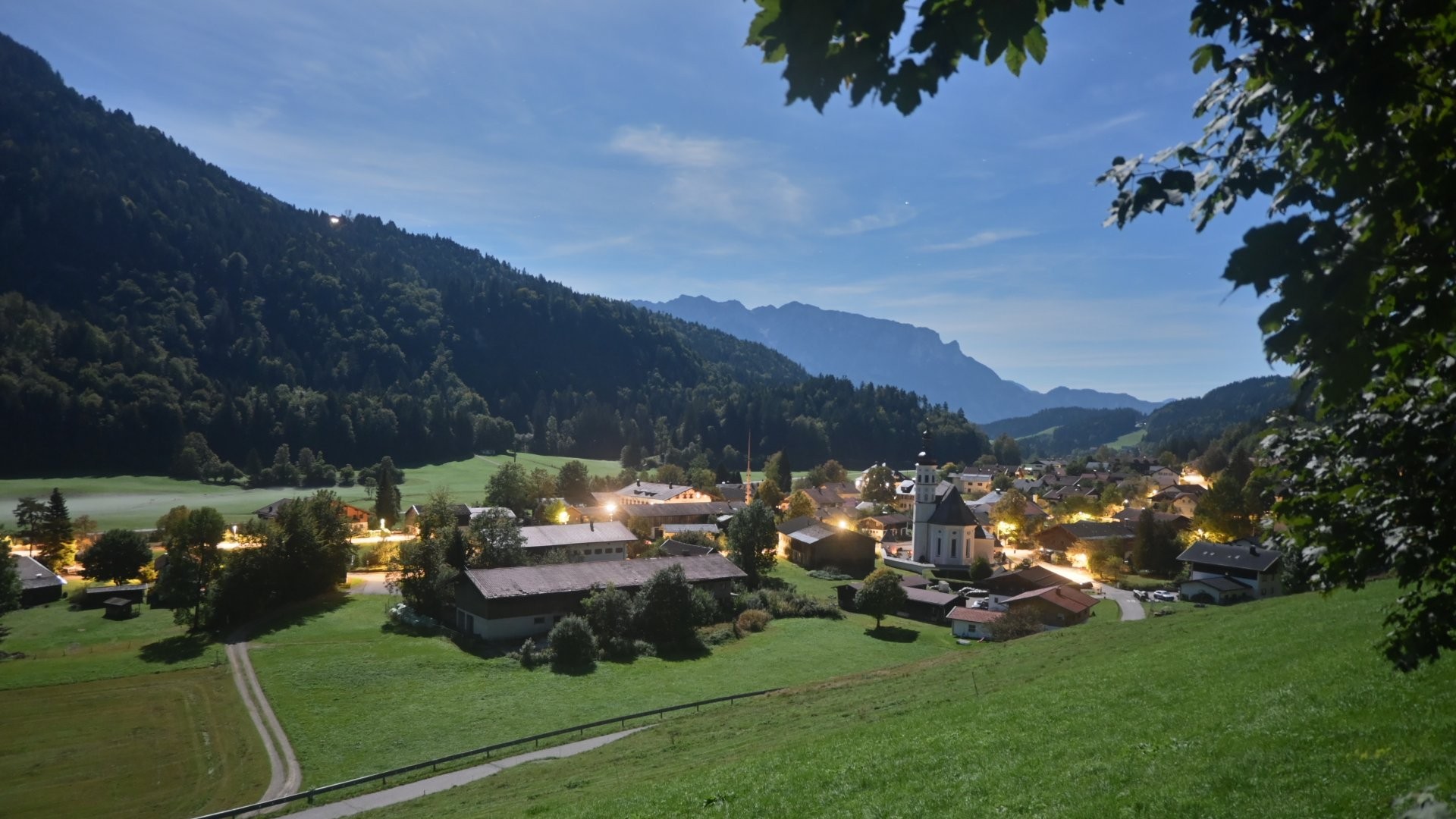 Archiv Foto Webcam Sachrang-Blick über Bergsteigerdorf