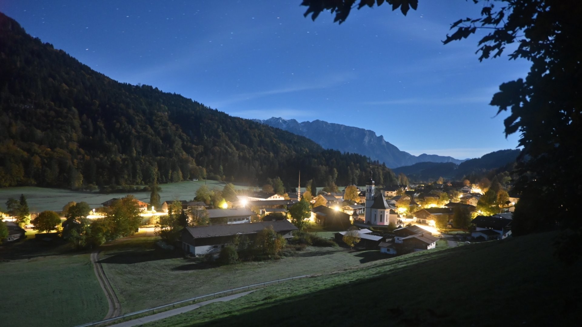 Archived image Webcam View to Sachrang