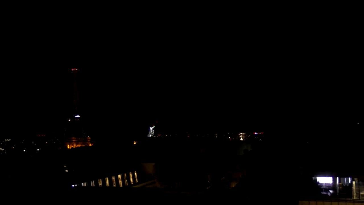 Archiv Foto Webcam Panorama Paris: Blick auf den Eiffelturm