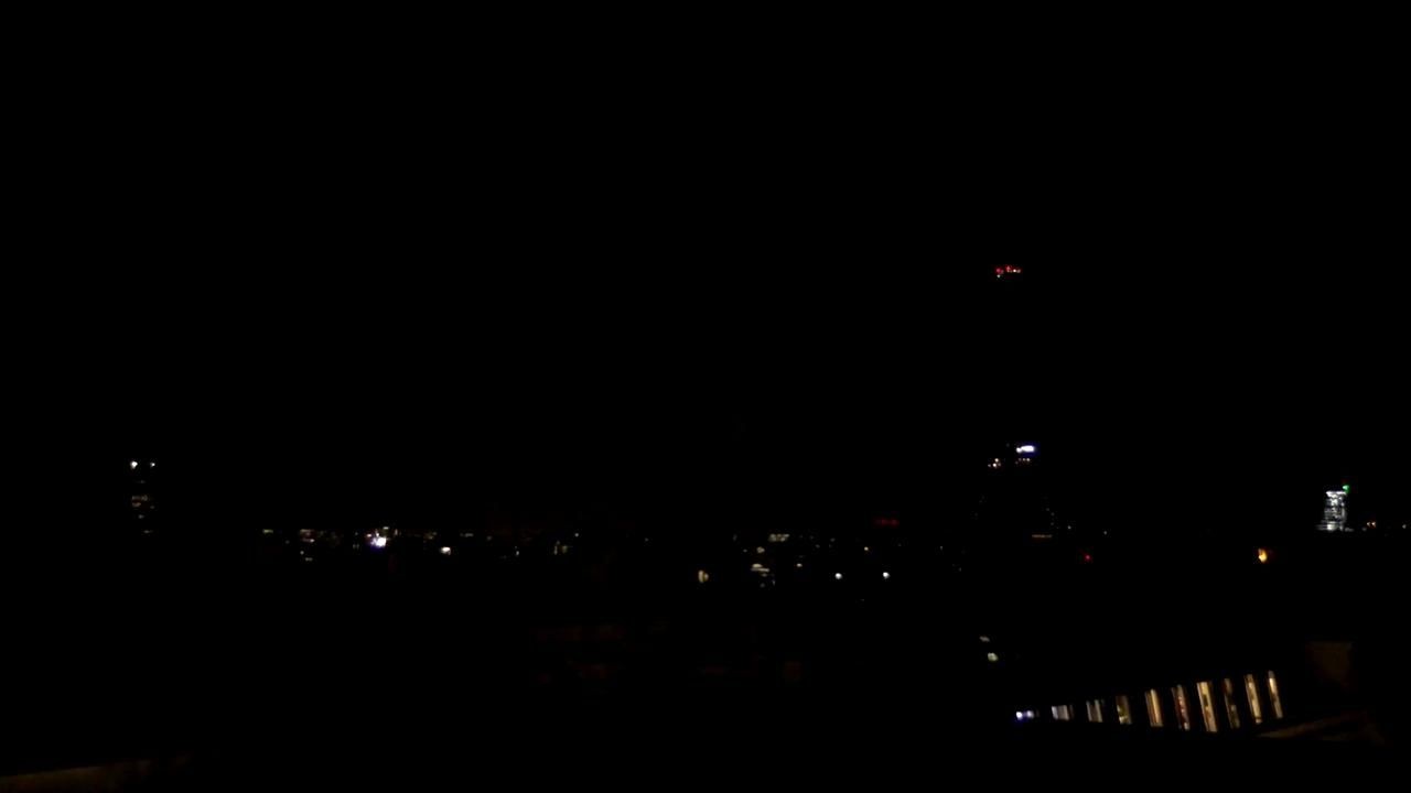 Archiv Foto Webcam Panorama Paris: Blick auf den Eiffelturm