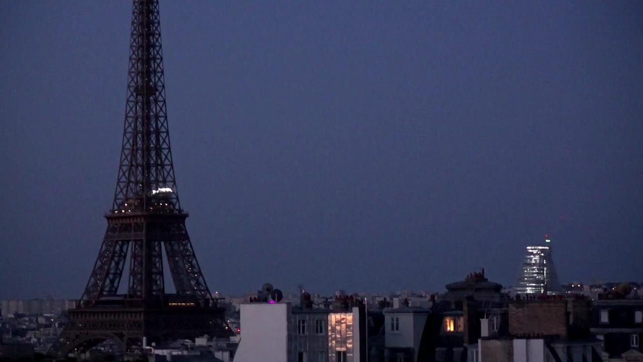 Archiv Foto Webcam Panorama Paris: Blick auf den Eiffelturm
