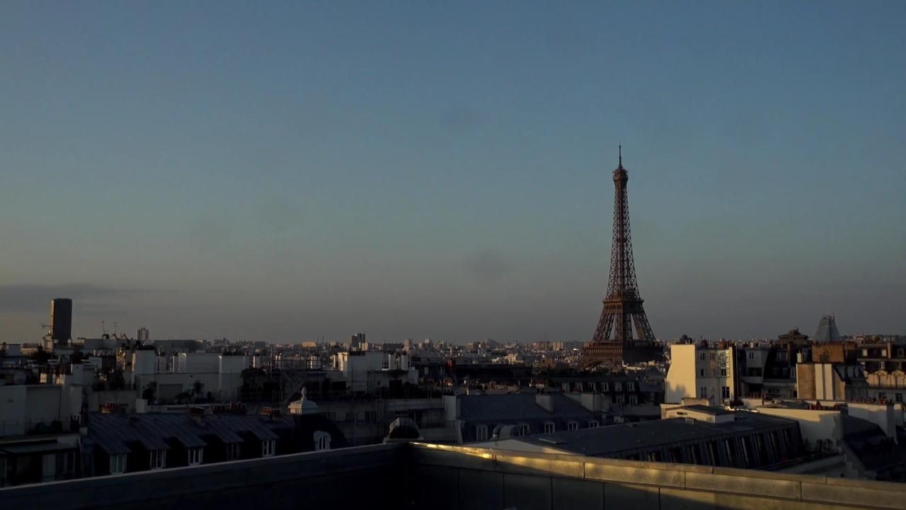 Archiv Foto Webcam Panorama Paris: Blick auf den Eiffelturm