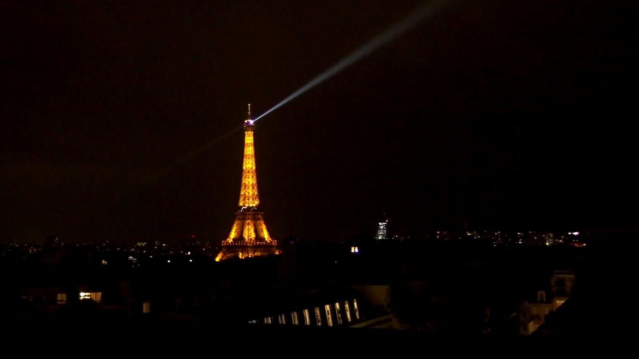 Archiv Foto Webcam Panorama Paris: Blick auf den Eiffelturm