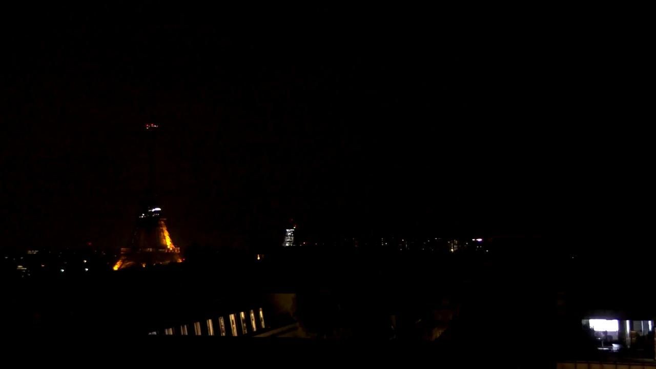 Archiv Foto Webcam Panorama Paris: Blick auf den Eiffelturm