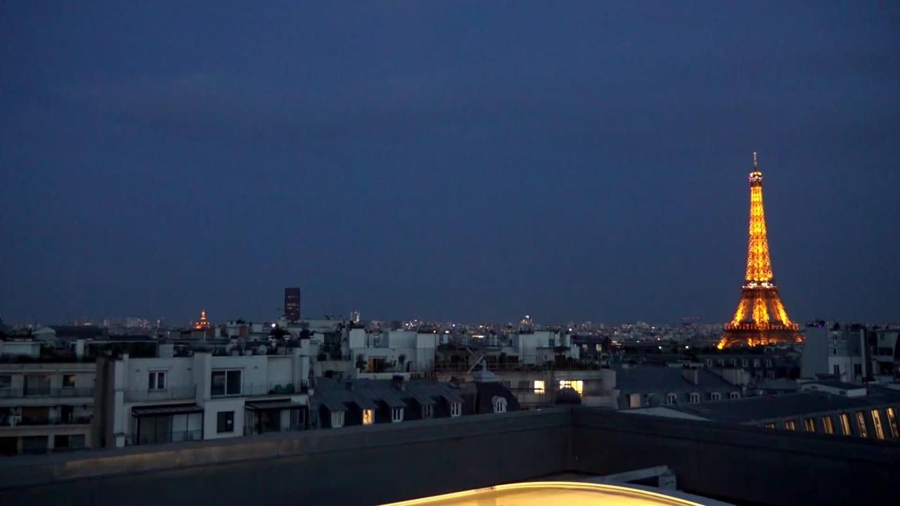 Archiv Foto Webcam Panorama Paris: Blick auf den Eiffelturm