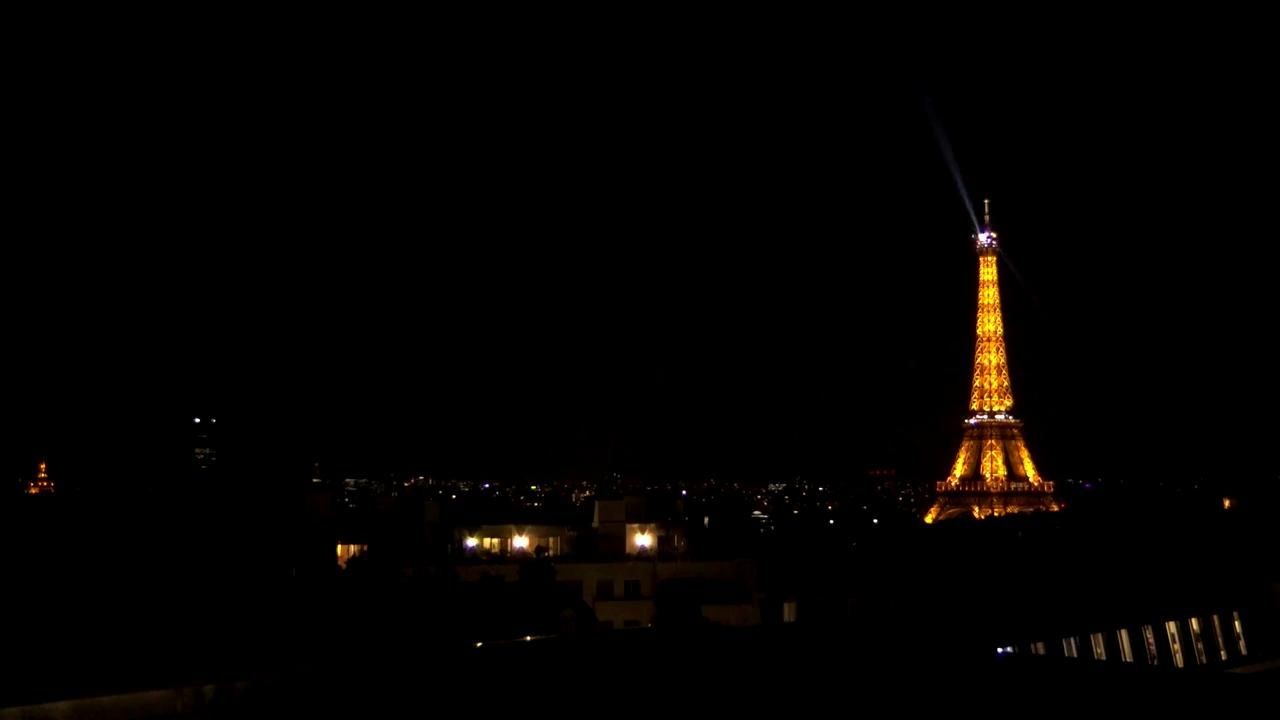Archiv Foto Webcam Panorama Paris: Blick auf den Eiffelturm